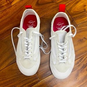 Leila Hurst Decon Vans